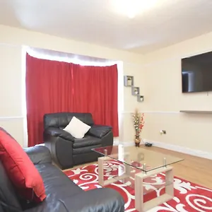 Four Bedroom Townhouse 12 Minutes Walk To Excel Exhibition Centre London